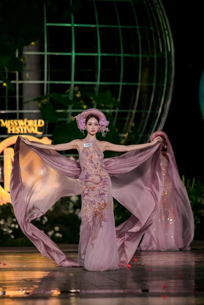 Bảo Ngọc giành chiến thắng khi lọt Top 60 ở phần thi Top Model. 