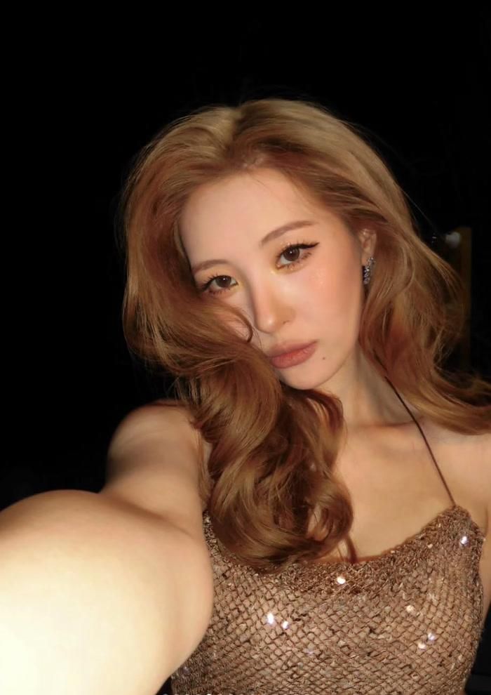 Sunmi đăng tải nhiều hình ảnh và video trên trang cá nhân kèm dòng trạng thái nói về lần đầu tiên đến Istanbul.
