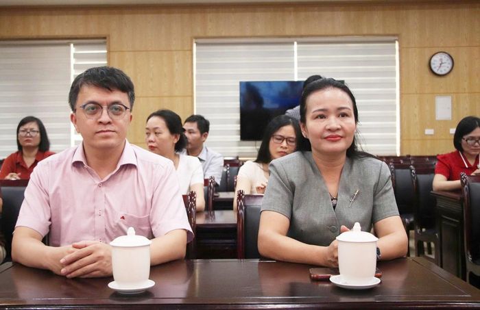 Ông Hoàng Đinh Linh, Phó Tổng Biên tập Báo Phụ nữ Việt Nam, Phó trưởng Ban tổ chức giải và bà Lương Thị Hạnh, Tỉnh ủy viên, Phó Chủ tịch Ủy ban MTTQ tỉnh, Chủ tịch Hội LHPN tỉnh Thanh Hóa, tham dự buổi lễ