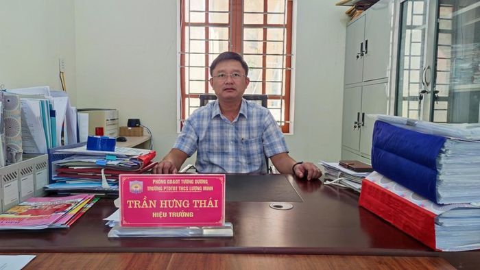 Ông Trần Hưng Thái, Hiệu trưởng Trường Phổ thông DTBT THCS Lượng Minh.