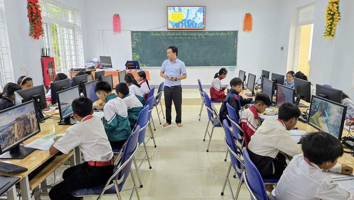Một tiết tin học tại Trường TH-THCS A Ngo.