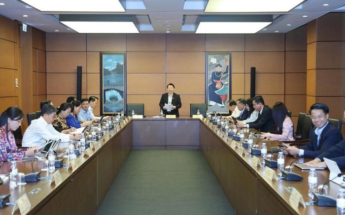 Quang cảnh phiên thảo luận tại Tổ 9 gồm Đoàn đại biểu Quốc hội thành phố Cần Thơ, tỉnh Lai Châu và tỉnh Hà Tĩnh