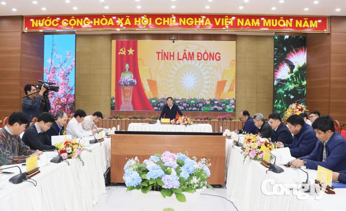 Quang cảnh cuộc họp về giải ngân đầu tư công.