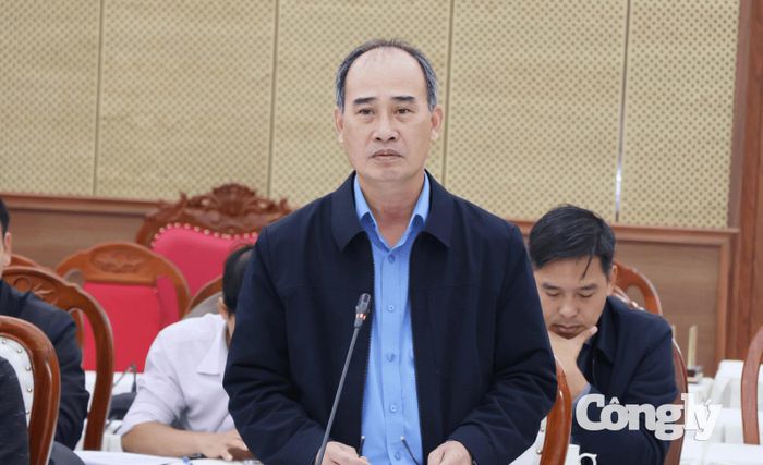 Lãnh đạo Ban QLDA đầu tư xây dựng số 1 báo cáo tại buổi làm việc.