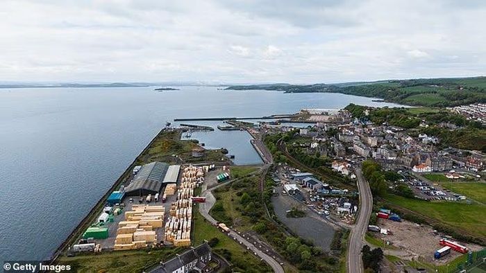 Xác tàu nghi là bị đắm, được tìm thấy cách bờ biển Burntisland (ảnh) ở Firth of Forth chưa đầy một dặm, nơi nó bị chìm vào tháng 7/1633. Ảnh: Getty