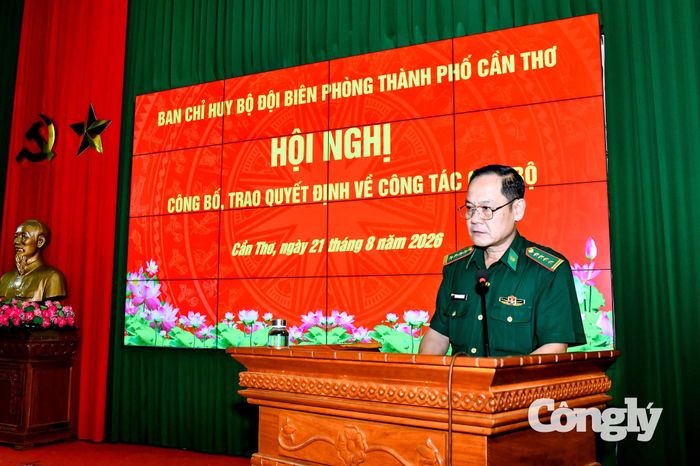 Đại tá Huỳnh Thanh Hùng, Chính ủy BĐBP thành phố phát biểu chỉ đạo tại hội nghị.