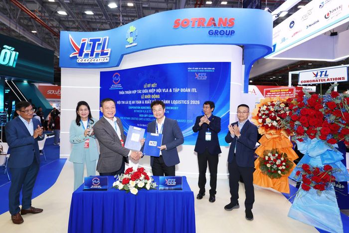 VLA và ITL ký kết hợp tác khẳng định cam kết dài hạn trong việc tổ chức hội thi lái xe nhằm nâng cao chuẩn mực nghề nghiệp, văn hóa an toàn và chất lượng đội ngũ lái xe. Ảnh: Vân Huỳnh