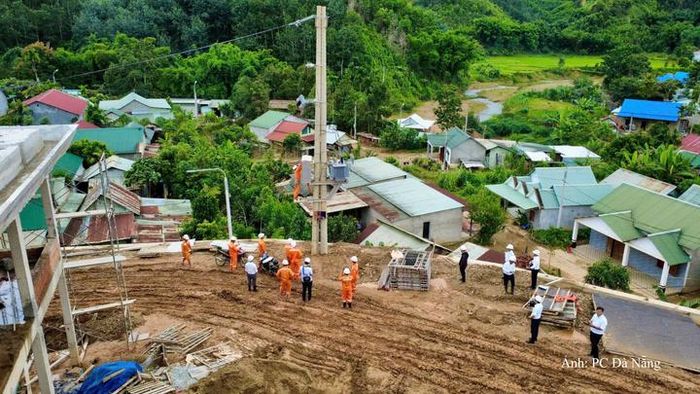 Đến ngày 20/8, ngành điện Đà Nẵng đã hoàn thành các nhiệm vụ cấp điện cho 6/6 điểm trường liên cấp biên giới Đà Nẵng