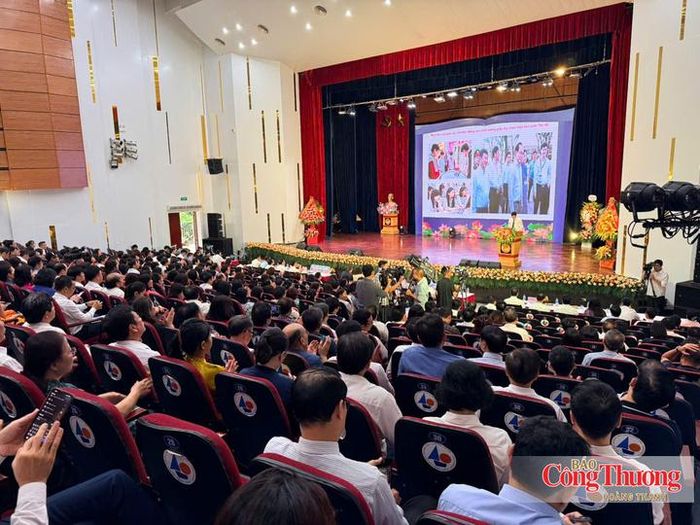 Toàn cảnh hội nghị.
