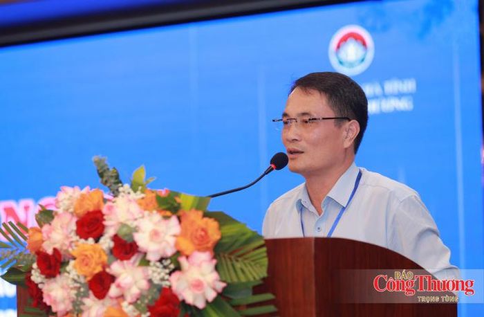 Tại hội nghị, các đại biểu cũng đã tập trung thảo luận, phản ánh những khó khăn trong quản lý, sử dụng kinh phí, cũng như đề xuất tăng cường liên kết cụm, vùng. Trong ảnh là đại biểu Phan Hoài Nam, Phó Giám đốc Sở Công Thương tỉnh Quảng Trị.