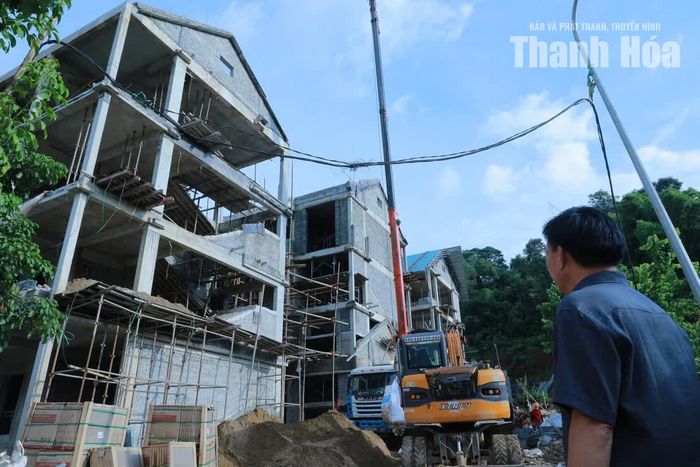 Các khối nhà kiên cố dần hiện hữu, tạo nên diện mạo một ngôi trường nội trú khang trang giữa vùng biên Na Mèo.