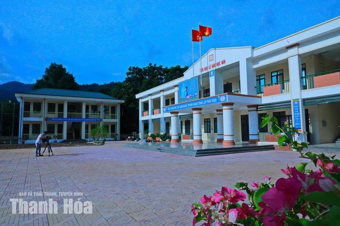 Hiện tại, khuôn viên sân trường đã cơ bản hoàn thành và chuẩn bị bàn giao để chính quyền và nhà trường chuẩn bị cho Lễ khai giảng năm học 2026-2027.