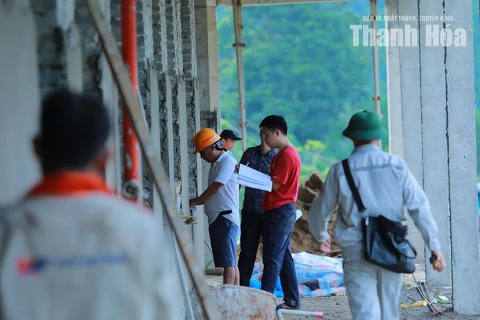 Với tinh thần “vượt nắng, thắng mưa”, Tổng Công ty xây dựng Trường Sơn (Binh đoàn 12 - Bộ Quốc phòng) bảo đảm các hạng mục thực hiện theo kế hoạch.