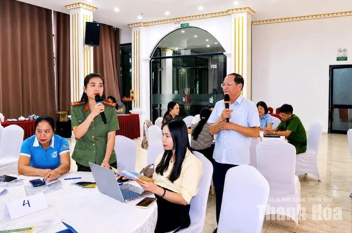 Đại biểu thảo luận tại hội thảo.