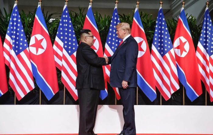 Tổng thống Mỹ Donald Trump và lãnh đạo Triều Tiên Kim Jong-un tại Singapore tháng 6/2018. Ảnh: Reuters.