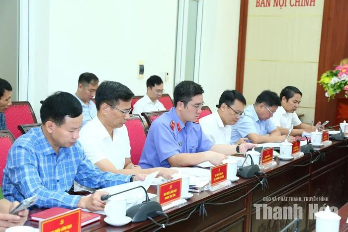Các đại biểu dự buổi làm việc.