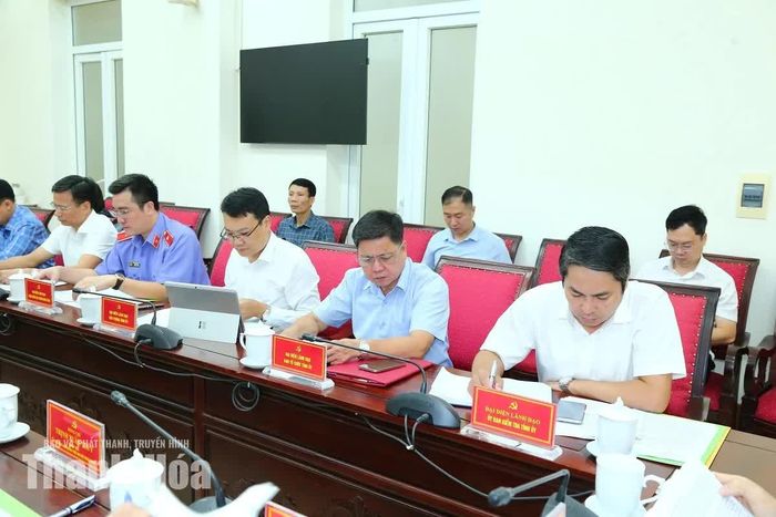 Các đại biểu dự buổi làm việc.