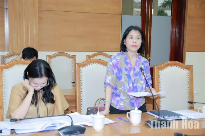 Lãnh đạo Sở Tài chính báo cáo tại hội nghị.