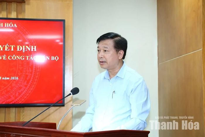 Đại diện lãnh đạo Ban Tổ chức Tỉnh uỷ công bố Quyết định của Ban Thường vụ Tỉnh uỷ Thanh Hoá.