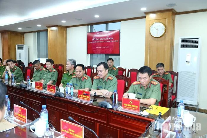 Đại biểu dự buổi lễ.