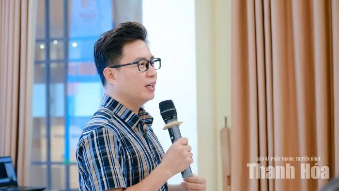 Tiến sĩ Trịnh Lê Anh truyền đạt các nội dung tại lớp tập huấn