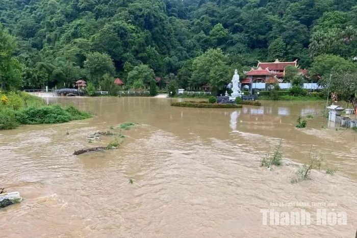 Điểm ngập úng tại cụm di tích Hang Bàn Bù, xã Ngọc Lặc.