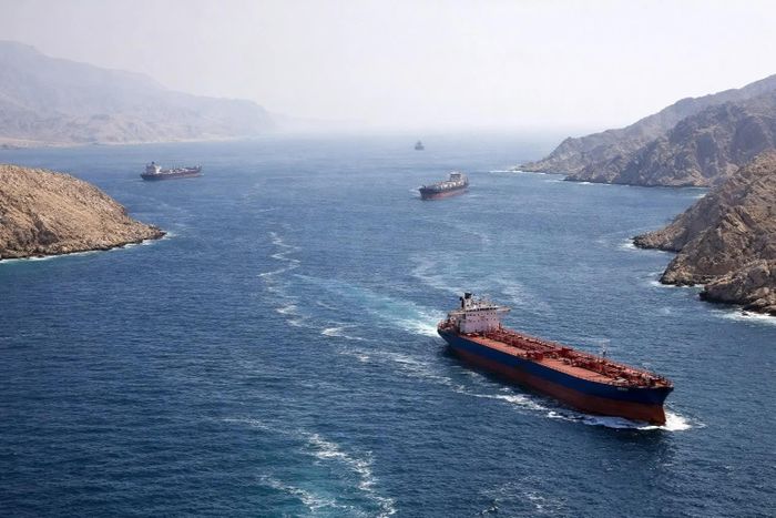 Eo biển Hormuz tuyến vận chuyển khoảng 1/5 lượng dầu tiêu thụ toàn cầu. Ảnh: Reuters.