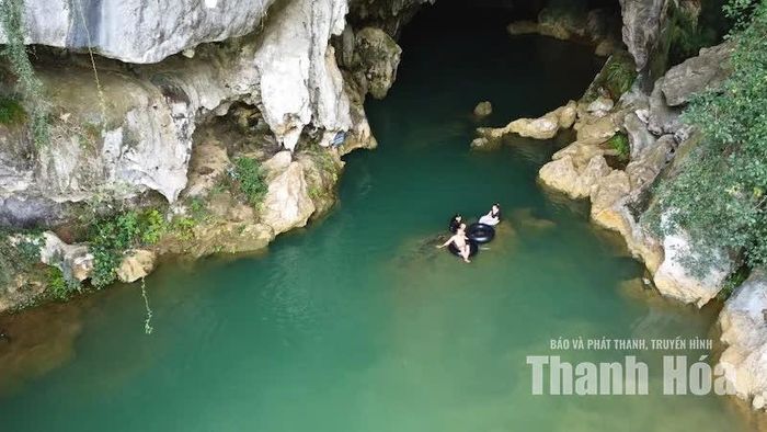 Sự hấp dẫn của hang Quăn đang ngày càng được nhiều người biết đến. Từ một địa điểm chỉ người dân địa phương mới biết đến thì nay, hang nước này đang dần được những du khách ưa thích khám phá đến đây, tìm kiếm trải nghiệm vẻ đẹp tự nhiên, hoang sơ.