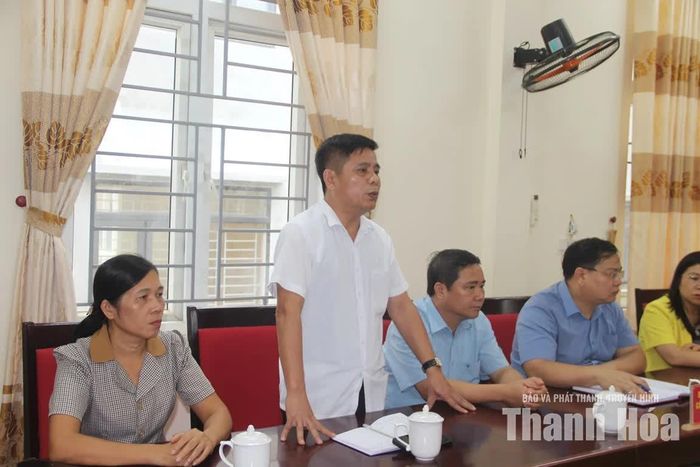 Đại diện lãnh đạo Trường Phổ thông nội trú TH&THCS Yên Khương phát biểu tại buổi làm việc.
