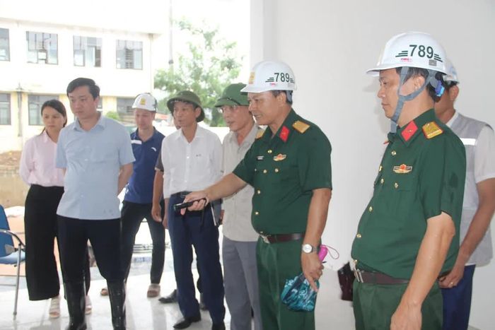 Phó Chủ tịch UBND tỉnh Đầu Thanh Tùng và đoàn công tác kiểm tra các điều kiện chuẩn bị tổ chức khai giảng năm học 2026-2027 tại Trường Phổ thông nội trú TH&THCS Bát Mọt.