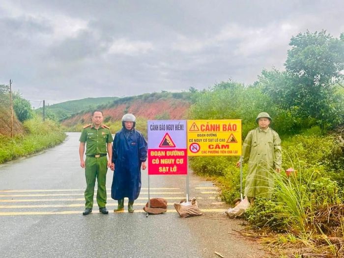 Lực lượng chức năng xã Kỳ Xuân đã đặt biển cảnh báo tại các vị trí nguy hiểm. Ảnh: UBND xã Kỳ