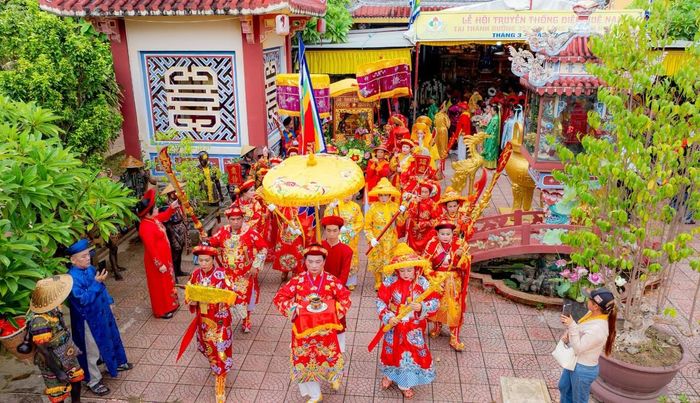 Không gian lễ hội tạo nên sắc màu văn hóa tâm linh đặc trưng của vùng đất Cố đô. Ảnh: UBND TP Huế