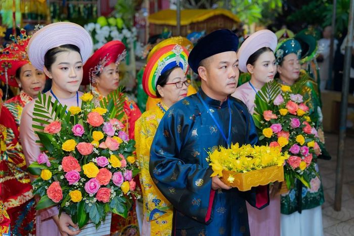 Các nghi lễ truyền thống được tổ chức trang trọng, góp phần bảo tồn giá trị văn hóa của lễ hội. Ảnh: UBND TP Huế