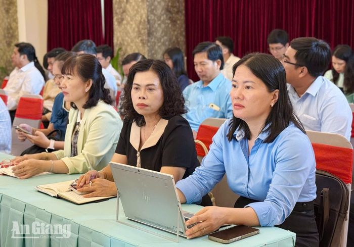 Đại biểu dự hội thảo.