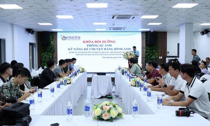 Các học viên tham gia khóa bồi dưỡng.