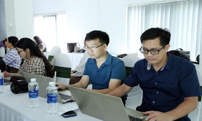 Phóng viên Báo và Phát thanh, Truyền hình Bắc Ninh tham gia khóa bồi dưỡng.