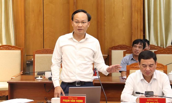  Phó Chủ tịch UBND tỉnh Phạm Văn Thịnh phát biểu tại hội nghị. 
