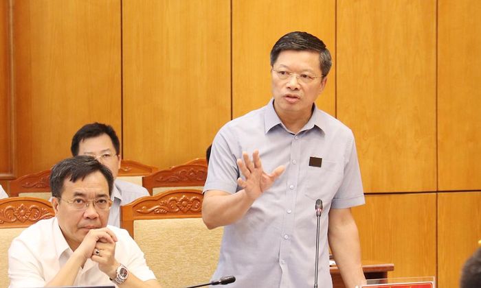  Phó Chủ tịch UBND tỉnh Đào Quang Khải trao đổi các vấn đề liên quan. 