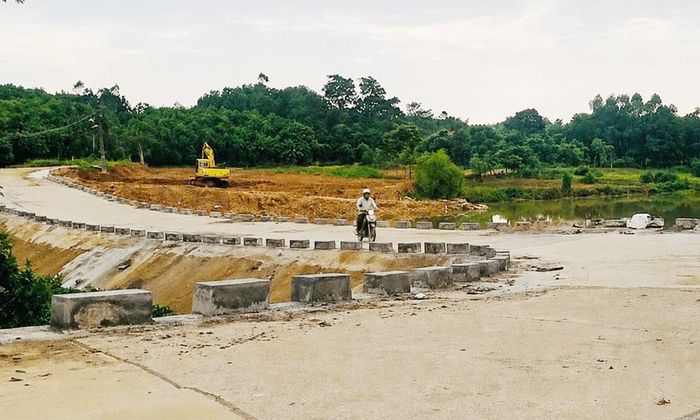 Ngầm Trại Sông đang được nâng cấp giúp người dân đi lại thuận lợi.