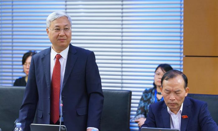 Đại biểu Trần Văn Lâm phát biểu thảo luận.