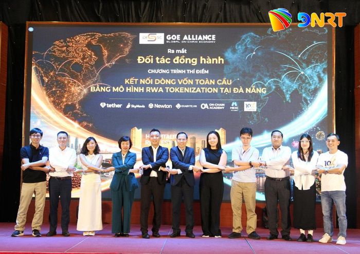 Ra mắt Chương trình thí điểm kết nối dòng vốn toàn cầu bằng hạ tầng kiểm chứng tại SURF 2026. Ảnh: VĂN HOÀNG