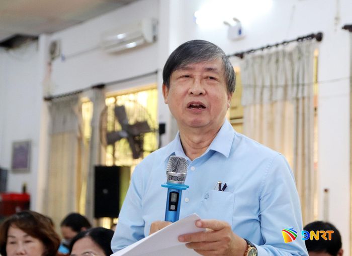 Nhà nghiên cứu Bùi Văn Tiếng phát biểu tại hội nghị. Ảnh: TRỌNG HUY