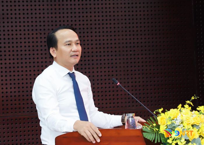 Phó Bí thư Thành ủy, Chủ tịch Ủy ban MTTQ Việt Nam thành phố Nguyễn Đình Vĩnh phát biểu tại hội nghị đối thoại. Ảnh: NGỌC PHÚ
