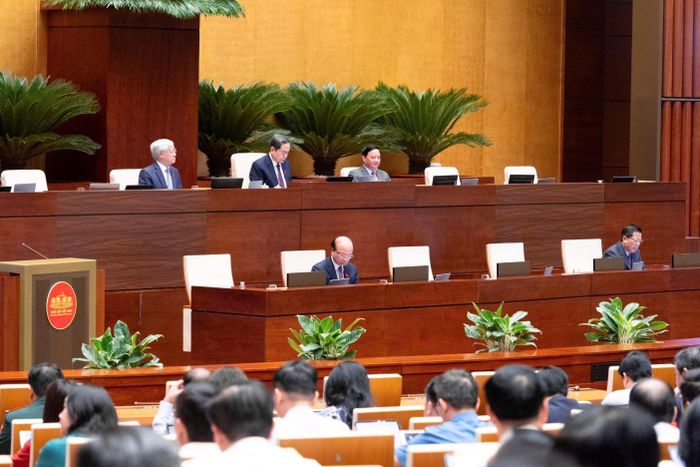 Chủ tọa phiên thảo luận chiều 21/8. Ảnh: Quốc hội