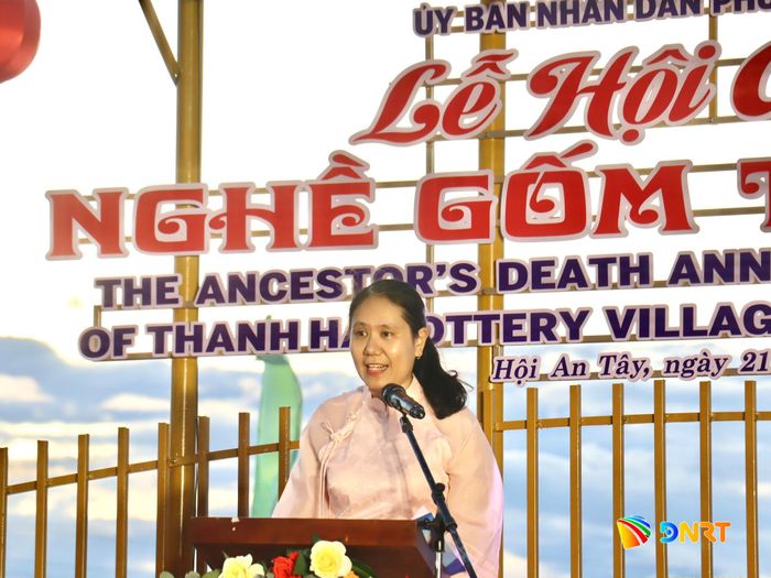 Lãnh đạo UBND phường Hội An Tây phát biểu khai mạc lễ hội. Ảnh: QUỐC TUẤN