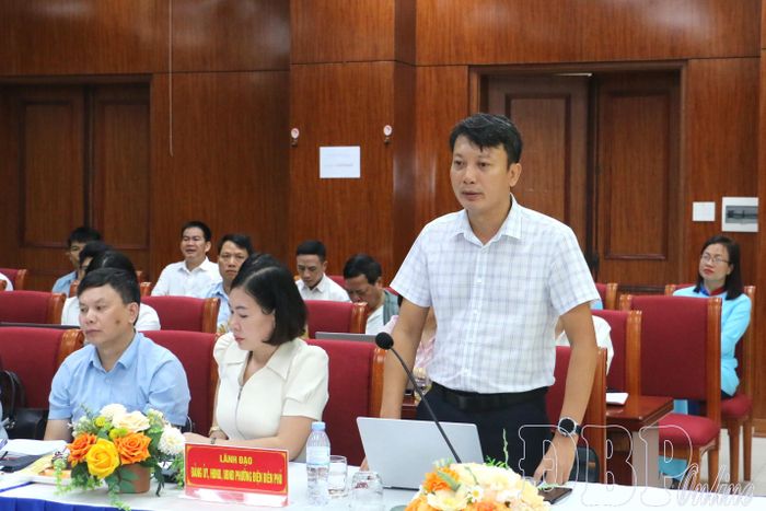 Đại diện lãnh đạo phường Điện Biên Phủ phát biểu ý kiến tại buổi làm việc.
