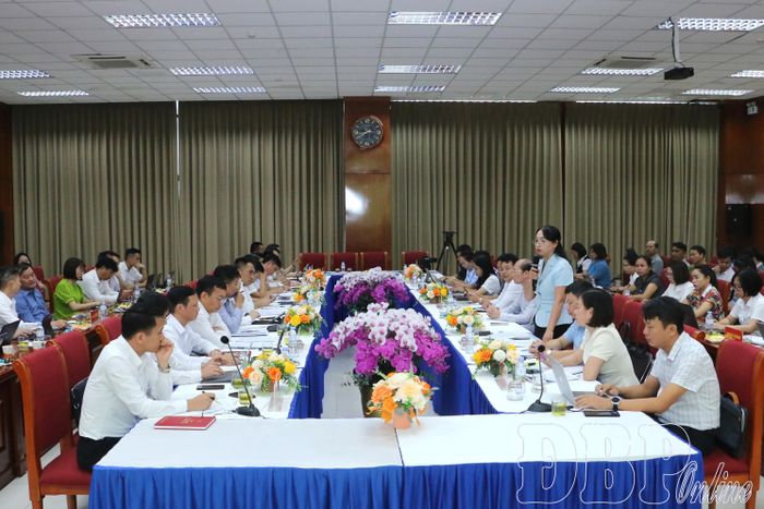 Toàn cảnh buổi làm việc.