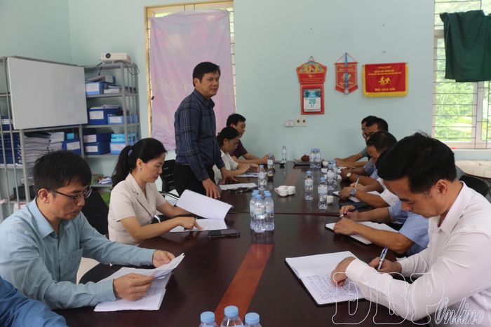 Phó Chủ tịch Thường trực UBND tỉnh Lò Văn Cương làm việc với đại diện 2 nhà máy thủy điện và chính quyền địa phương.