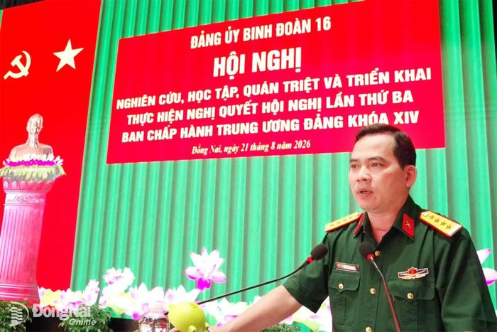 Đại tá Trịnh Phạm Hoà, Bí thư Đảng uỷ, Phó Tư lệnh Binh đoàn phát biểu chỉ đạo tại hội nghị.