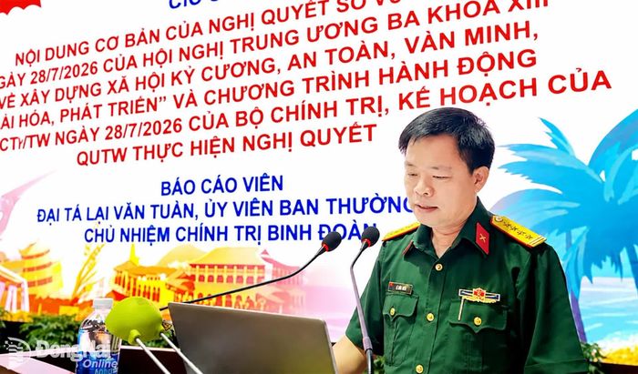 Đại tá Lại Văn Tuấn, Ủy viên Ban Thường vụ, Chủ nhiệm Chính trị Binh đoàn quán triệt Chuyên đề “Nghị quyết số 18-NQ/TW “về xây dựng xã hội kỷ cương, an toàn, văn minh, hài hòa, phát triển”.